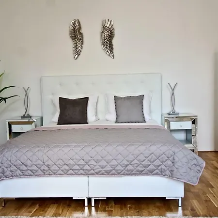 No1 Style & Design Xxl Centre * Πράγα